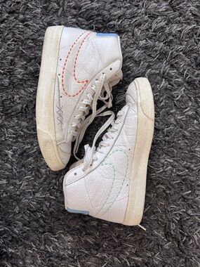 Nike High-Top Sneakers in White with Orange, green and purple Accents